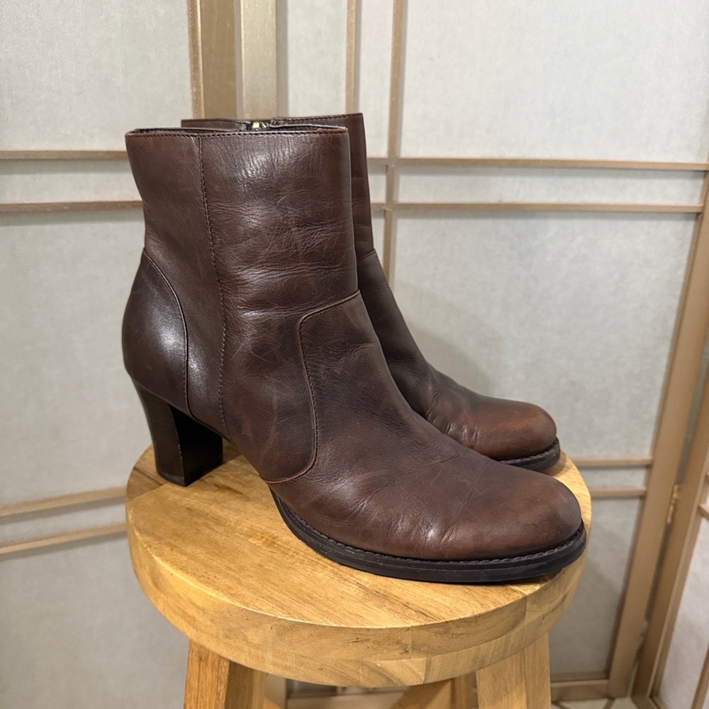 Nickels soft leather boot in a rich coffee brown color, size 9 - Picture 3 of 10